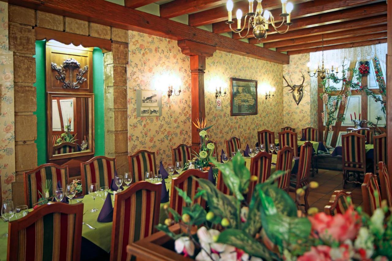Logis Hotel Restaurant Hostellerie De L'Etoile Wasselonne Exteriör bild